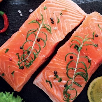 Notizie dal blog: Salmone selvaggio farcito in rete di sfoglia e salsa champagne